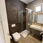 Apartment Lady F